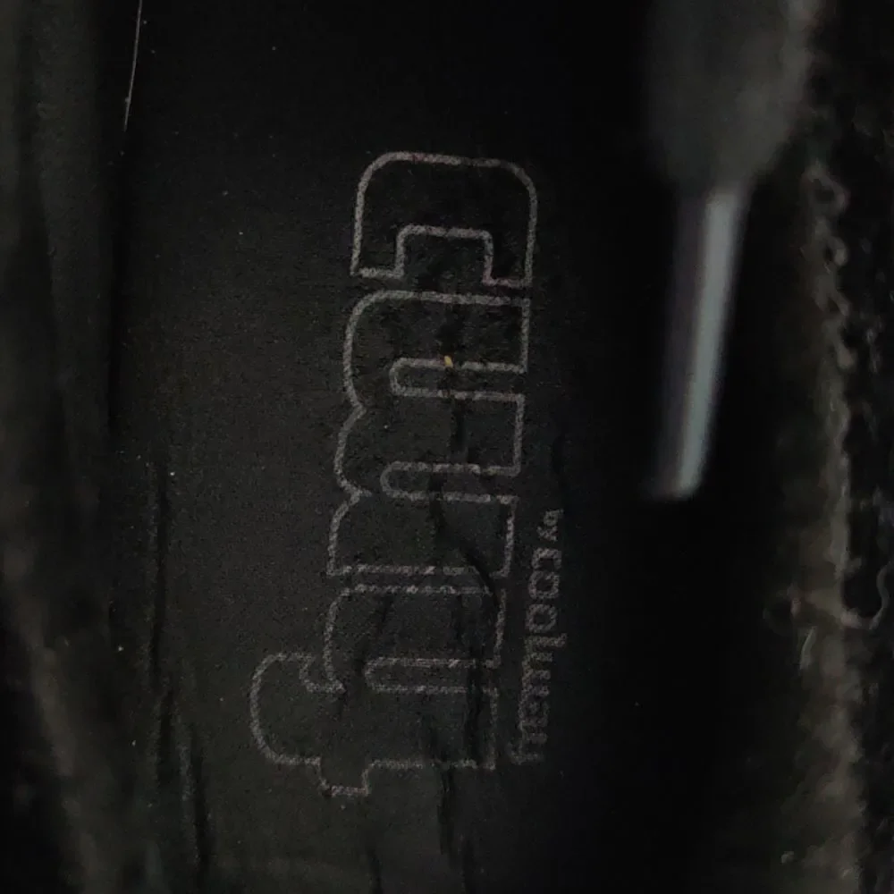 Cool way black velvet star sneakers